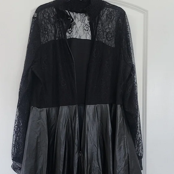 NWT ASHLEY STEWART BLACK LACE & FAUX LEATHER HI LOW GOTHIC TOP SIZE 14/16 - Picture 9 of 16